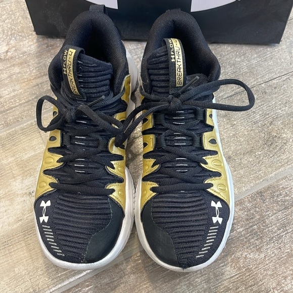 Under Armour Womens UA W Flow Breakthru 4 Black & Gold Basketball Sneakers 7 - Picture 2 of 10